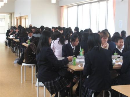 新入生　はじめての昼食s.jpg